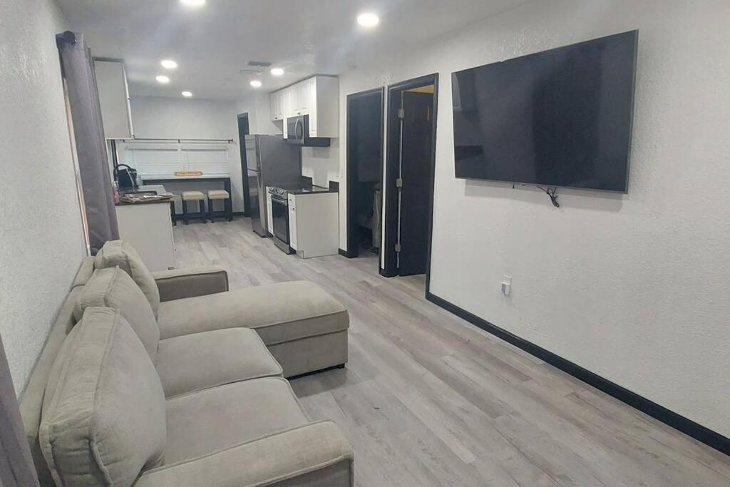 Bungalow Overlooking Lake Dora! 塔瓦雷斯 外观 照片